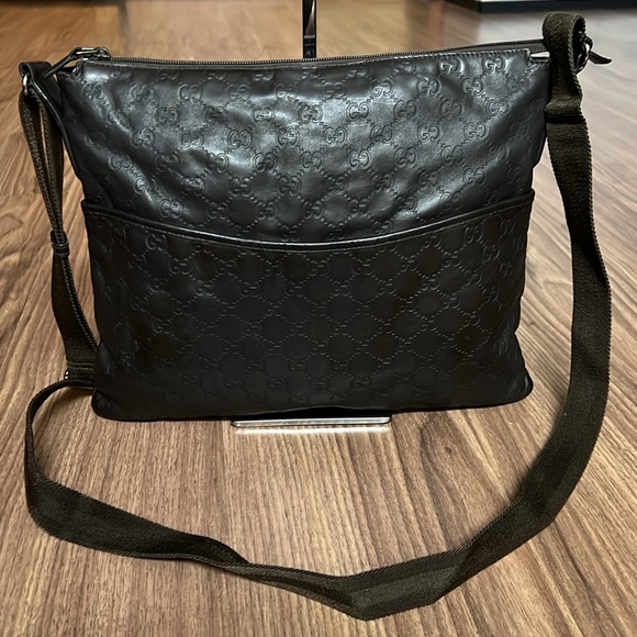 A 241 - π―% authentic Gucci crossbody bag - Picture 3 of 15